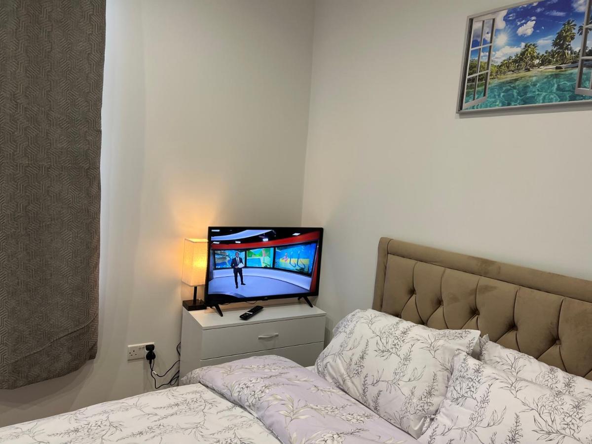 Jj Serviced Apartment - Close To Tube Station & Near Central London & Wembley Northolt  المظهر الخارجي الصورة