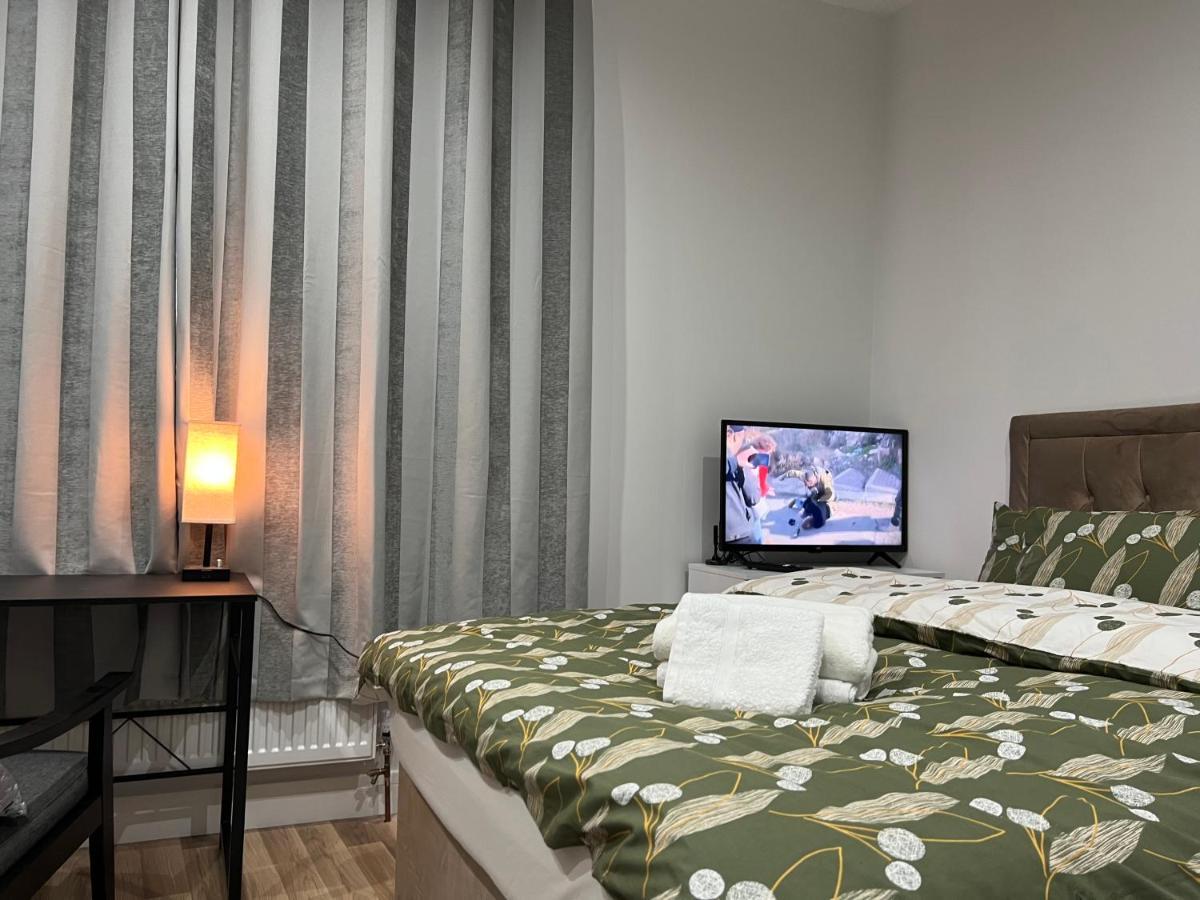 Jj Serviced Apartment - Close To Tube Station & Near Central London & Wembley Northolt  المظهر الخارجي الصورة