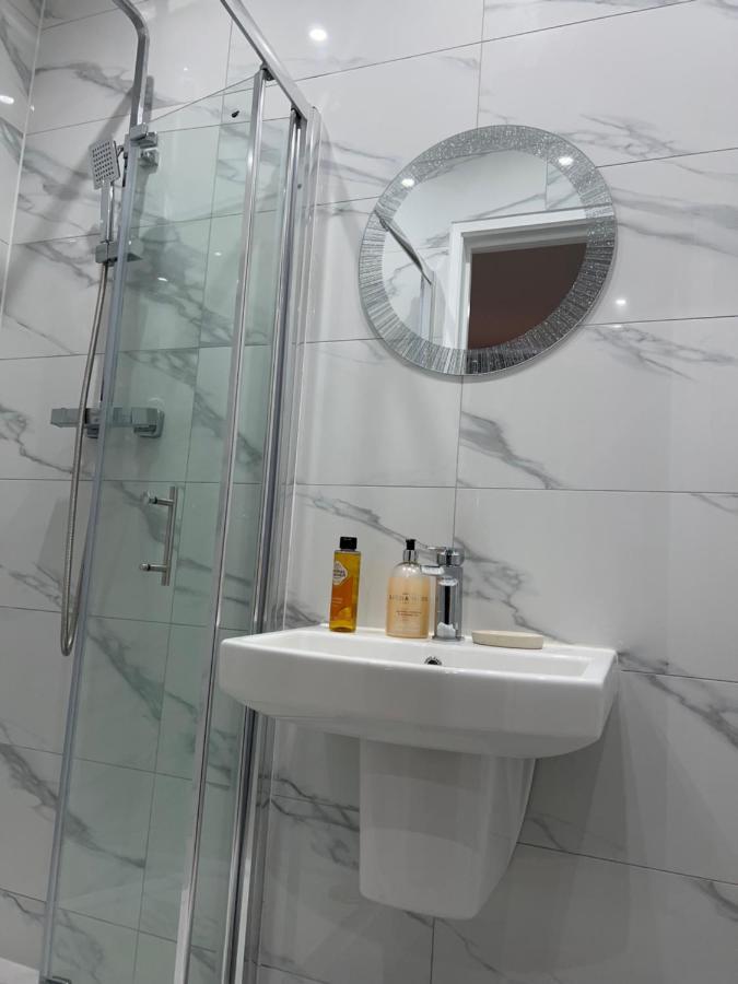 Jj Serviced Apartment - Close To Tube Station & Near Central London & Wembley Northolt  المظهر الخارجي الصورة
