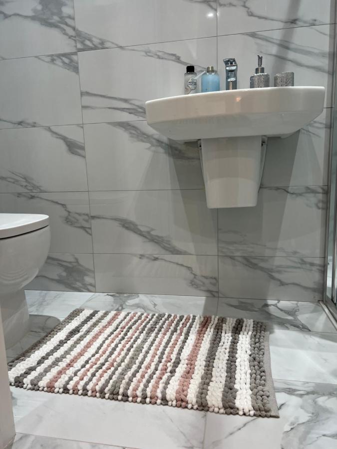 Jj Serviced Apartment - Close To Tube Station & Near Central London & Wembley Northolt  المظهر الخارجي الصورة