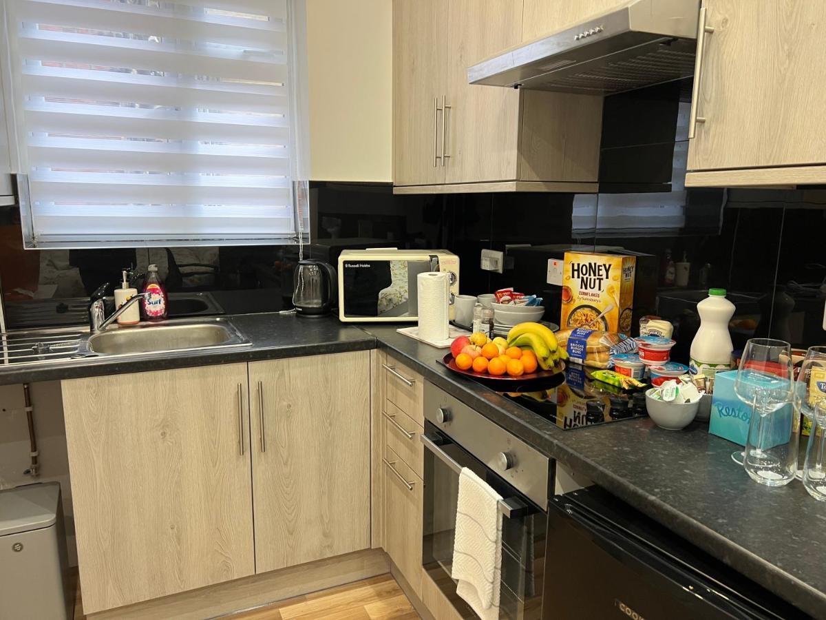 Jj Serviced Apartment - Close To Tube Station & Near Central London & Wembley Northolt  المظهر الخارجي الصورة